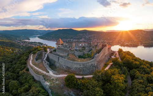 Φωτογραφία Amazing aerial landscapes about the Visegrad Castle in Hungary