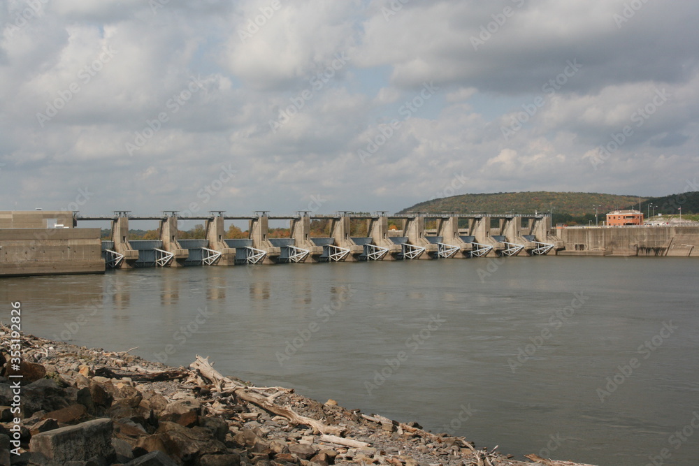 Dam in Arkansas with hydro electric 