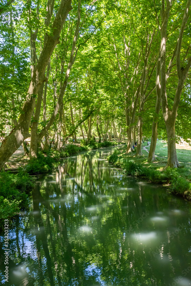 La vallée de l'Eure à Uzès dans le Gard La vallée de l'Eure à Uzès dans le Gard