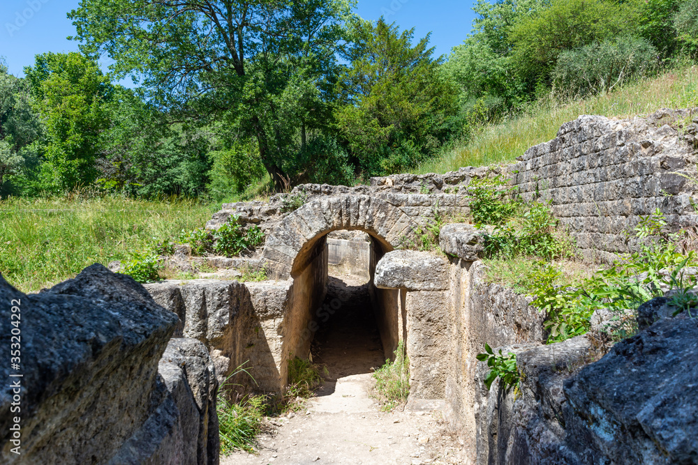 Près de la source de l'aqueduc romain de Nîmes dans le Gard.
Situé dans la vallée de l'Eure à Uzès