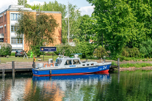 Das Boot und Schild von der Wasserschutzpolizei in Berlin Charlottenburg Wilmersdorf photo