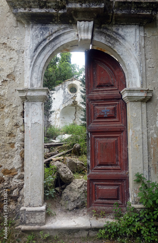 Tür am Kloster Panagia von Arkoudila im Süden von Korfu © Fotolyse