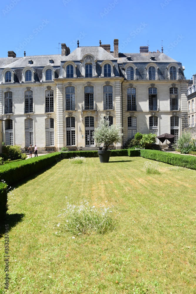 Rennes, hôtel, direction des affaires culturelles, jardin