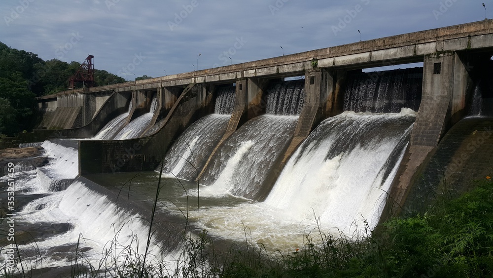 perigalkuthu dam, 