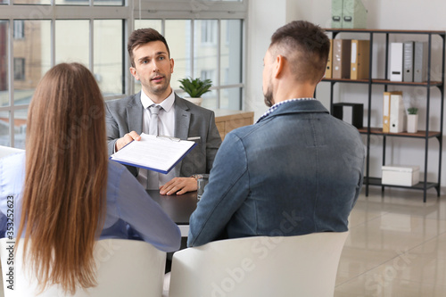 Couple visiting lawyer in o...