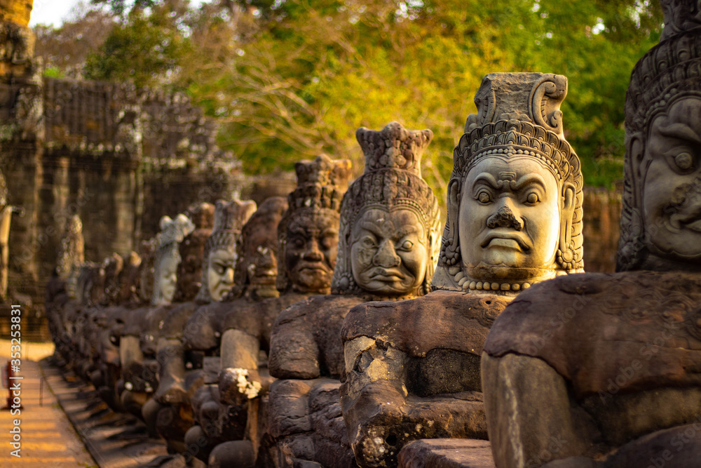 Obraz premium Piękny widok na świątynię Angkor Thom w Siem Reap w Kambodży.