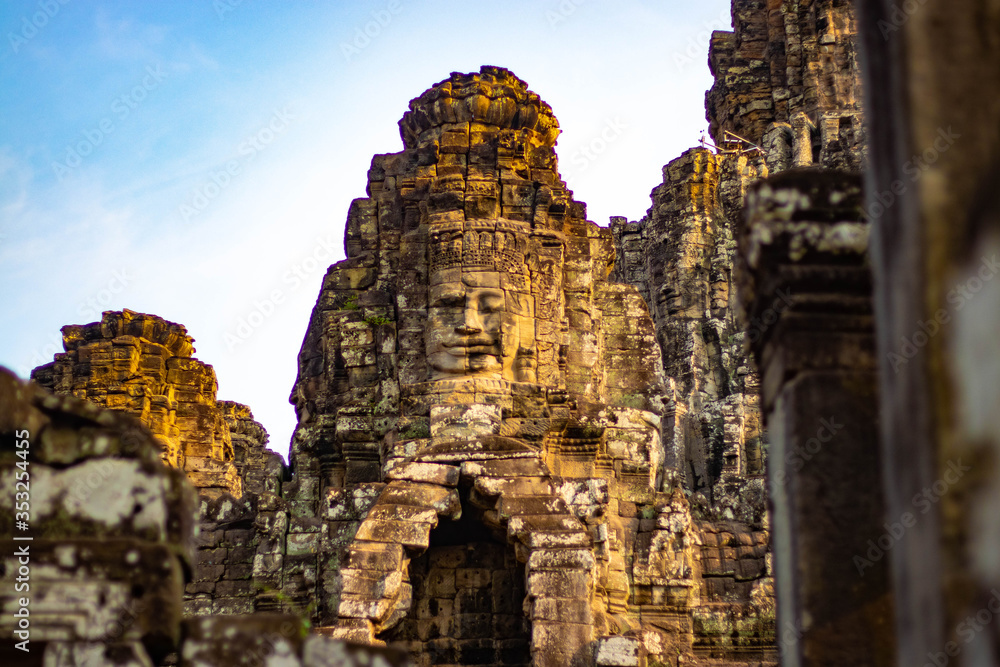 Fototapeta premium Piękny widok na świątynię Angkor Thom w Siem Reap w Kambodży.