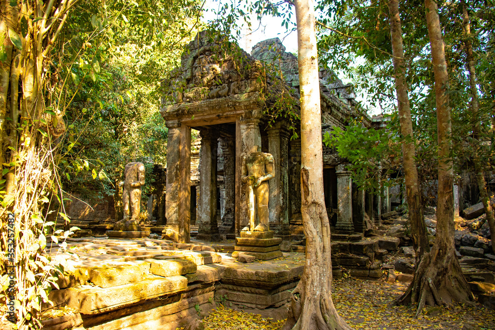 Naklejka premium Piękny widok na świątynie Angkor Wat w Siem Reap w Kambodży.