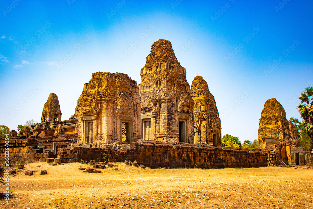 Fototapeta premium Piękny widok na świątynię Angkor Wat w Siem Reap w Kambodży.