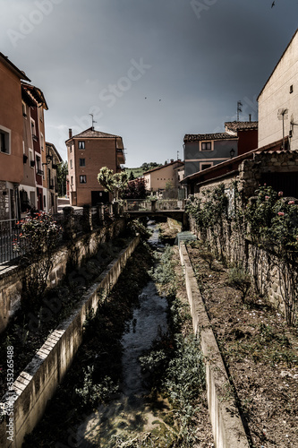 Peque  o canal en un pueblo de Burgos  Belorado.
