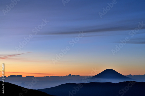南アルプス荒川岳（3141ｍ）からの富士の日の出