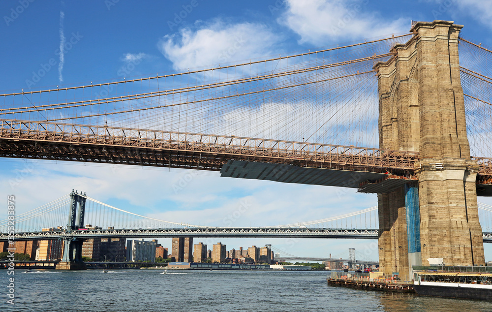 Brooklyn Bridge and Manhattan Bridge , New York Brooklyn Bridge and Manhattan Bridge , New York