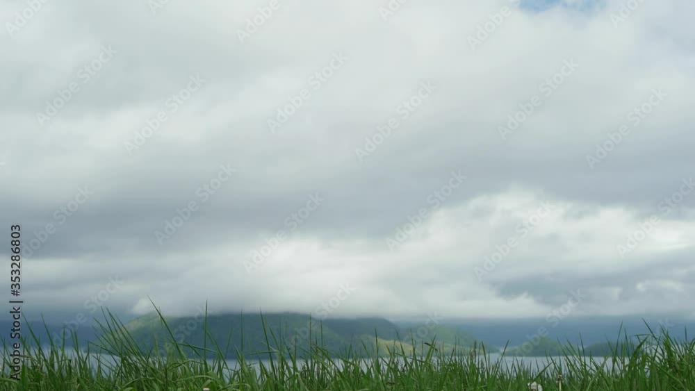 草原と湖 草原と湖