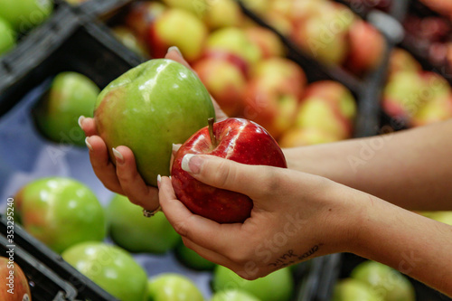 apples in hand