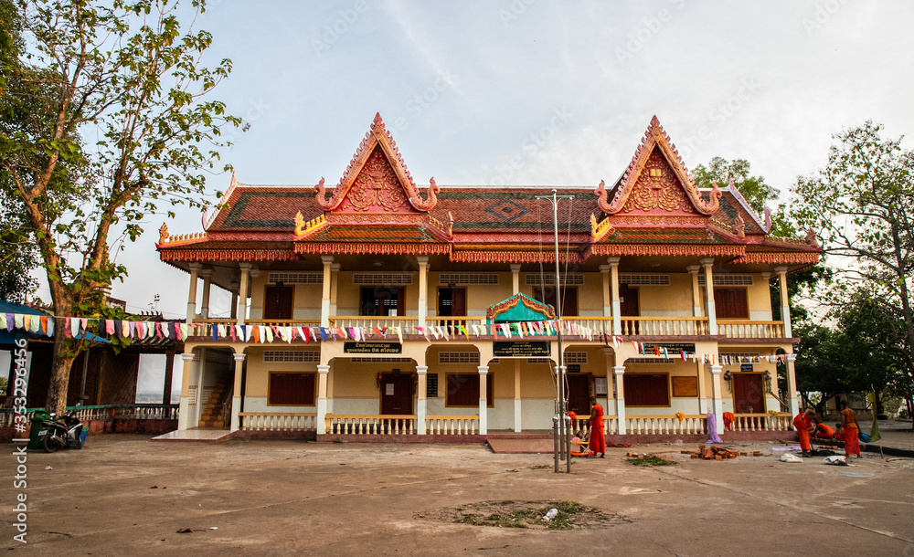 Wat Hanchey, a Buddhist temple near Kampong Cham city, Cambodia Wat Hanchey, a Buddhist temple near Kampong Cham city, Cambodia