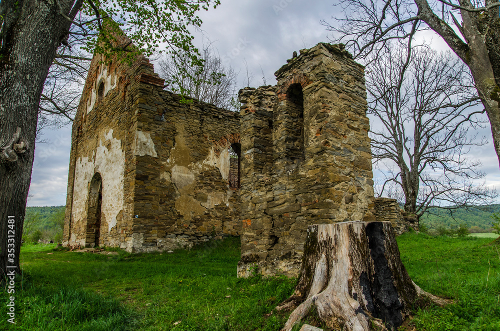 Ruiny cerkwi Krywe Bieszczady - obrazy, fototapety, plakaty 
