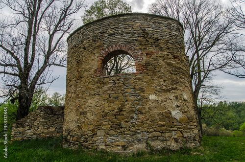 Fototapeta Naklejka Na Ścianę i Meble -  Ruiny cerkwi w miejscowości Krywe Bieszczady