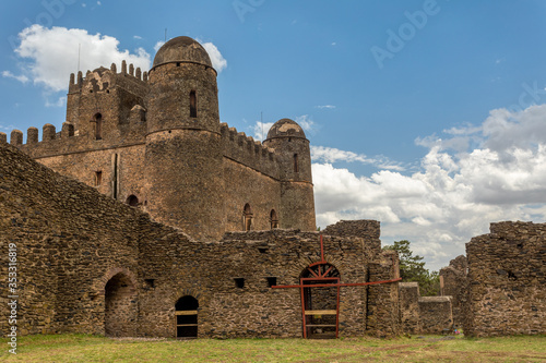 Obraz na plátně ruins of Fasil Ghebbi, Royal fortress-city castle in Gondar, Ethiopia