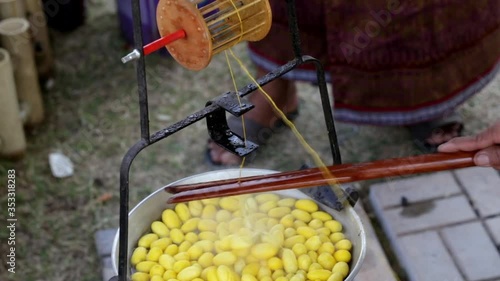 Silk Production Process , boiled silk nest to be silk.