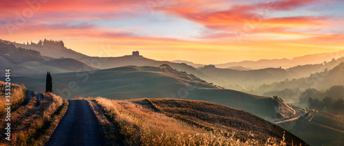 Εκτύπωση καμβά Panoramic Tuscanian view with old countryroad