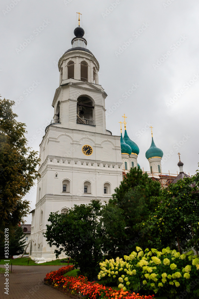 Fototapeta premium Bell tower of Vvedensky Tolga convent in Yaroslavl, Russia. Golden ring of Russia