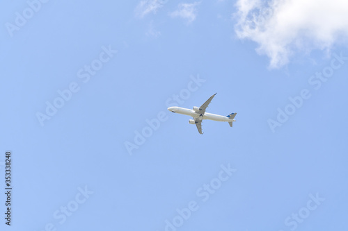 airplane, flight, travel, sky, airplane in the sky, airplane in the clear sky © KZ