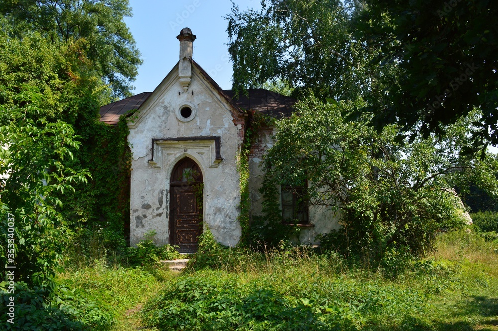 old abandoned house 