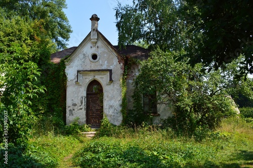 old abandoned house 