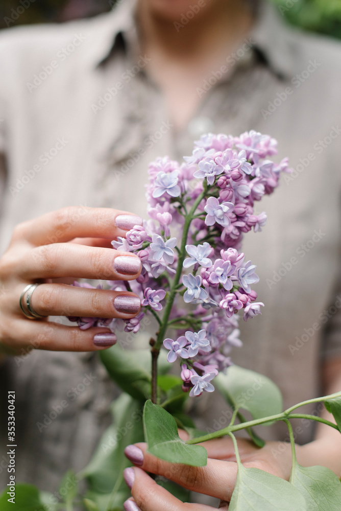 Fototapeta premium a bouquet of lilacs with woman hands