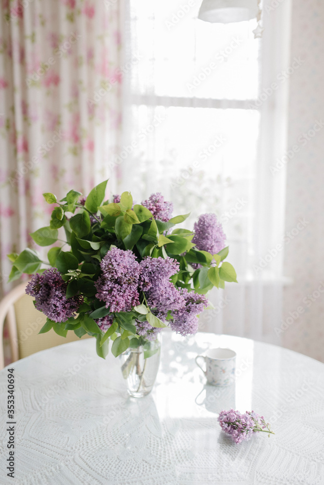 a bouquet of lilacs on the table in the room