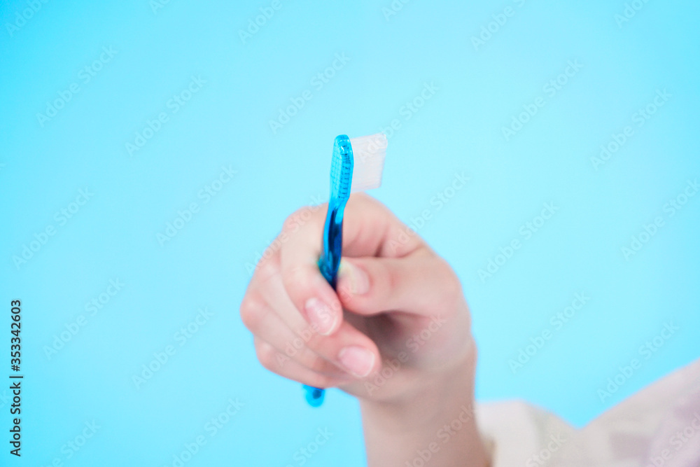 Hand of person brushing teeth 歯をみがく人の手 Hand of person brushing teeth 歯をみがく人の手