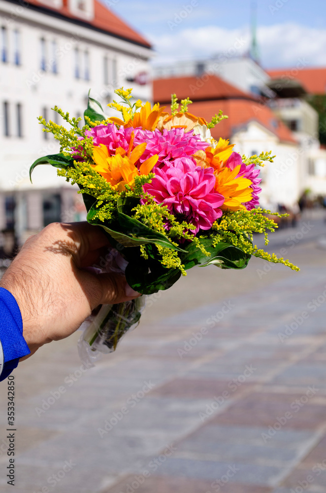 Fototapeta premium bright bouquet in the hand