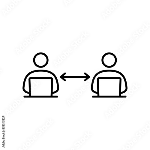 Símbolo distancia seguridad en lugar de trabajo. Icono plano lineal hombres trabajando separados por flechas en color negro