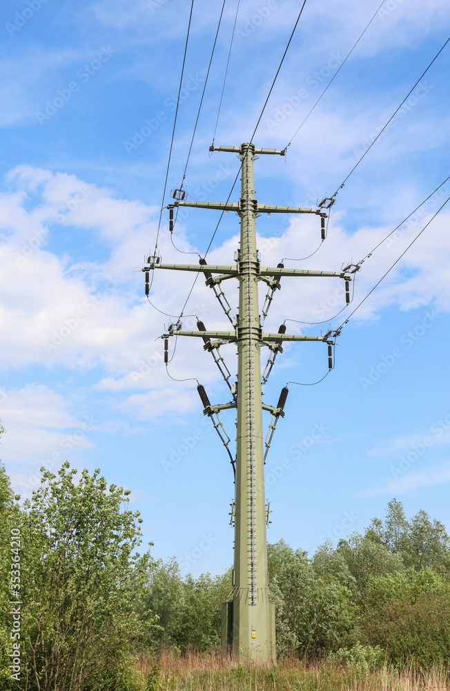 Obraz premium Power pole with electric wires.