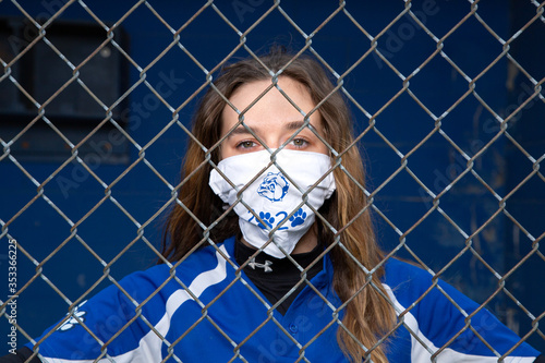 Foto Senior Graduation with personal protection equipment dealing with Coronavirus in 2020