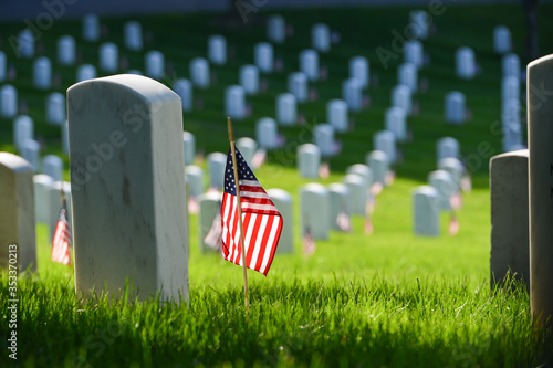 Print op canvas Arlington National Cemetery - Headstones and U