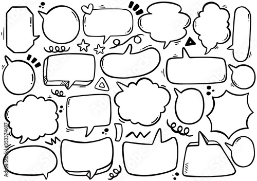 0074 hand drawn background Set of cute speech bubble in doodle style