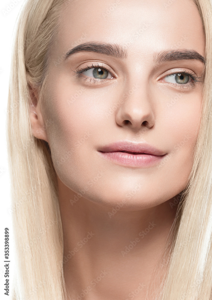 Fototapeta premium Naturalne zdrowej skóry piękna kobieta makro