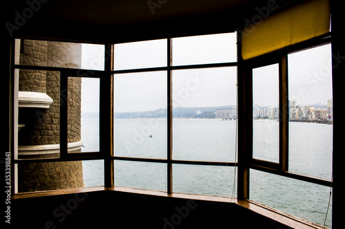 empty room with window  Viña del Mar - Chile © Denis