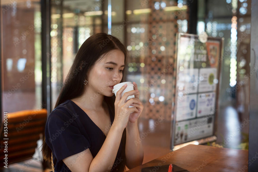 Wait and drink in the cafe. Wait and drink in the cafe.