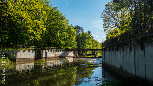 Zapora wodna na rzece Baryczy photo