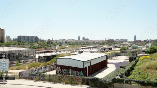 Wallpaper Mural Vista de Barcelona con la torre del agua y las obras de la estación de tren del AVE. Torontodigital.ca