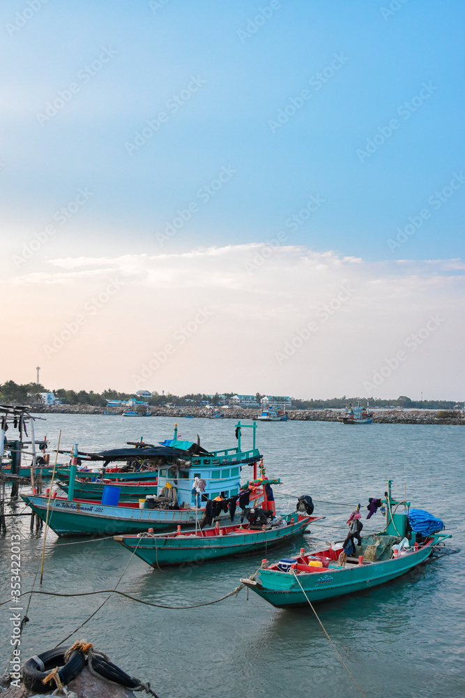 Obraz premium boats in the harbor