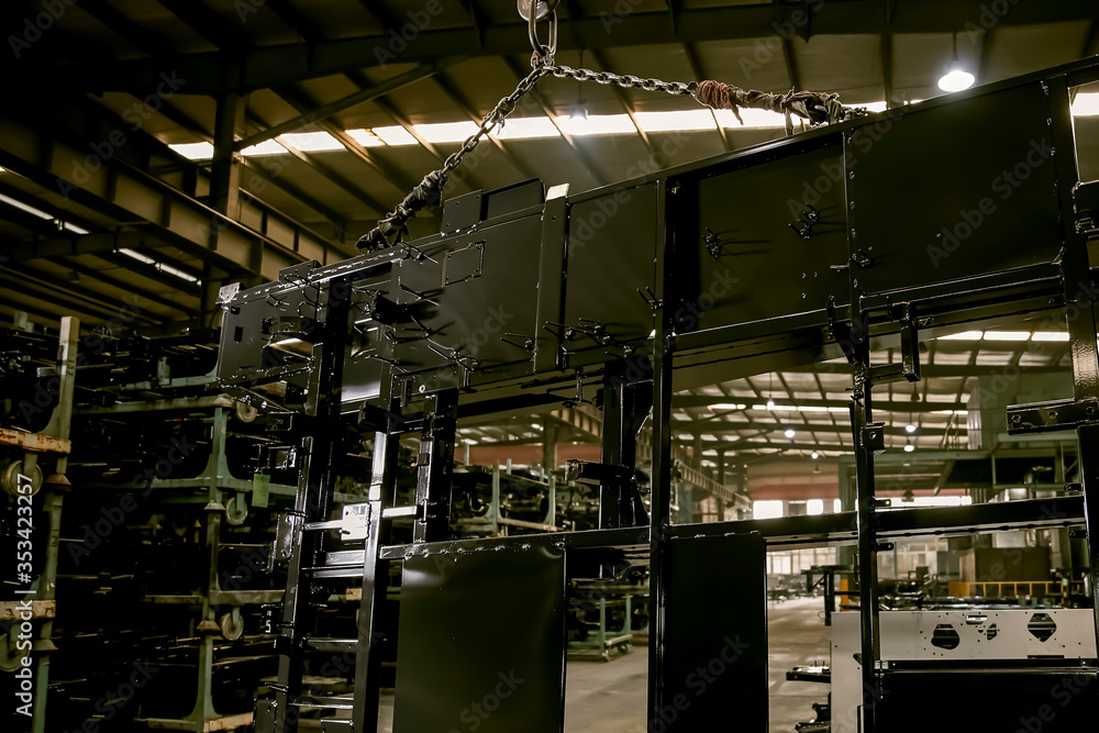 Large steel plates hang inside the heavy-duty factory Large steel plates hang inside the heavy-duty factory