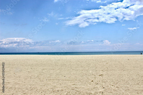 plaża Olympiaki Akti w tle morze egejskie 