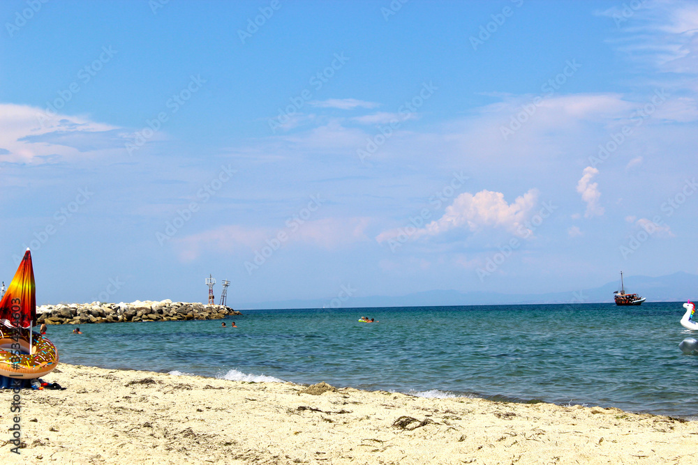Olympiaki Akti morze egejskie w tle żaglówki i statki 