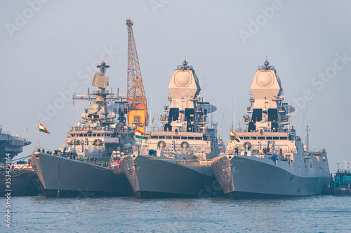 Obraz na płótnie 01/07/2020 Mumbai. India. three warships of the Indian Navy anchored in Mumbai w salonie