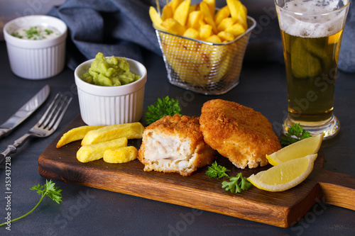 Obraz na plátně Traditional fish and chips with mushy peas and glass of beer