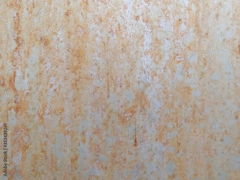 The stainless steel surface has rust stains. The stainless steel surface has rust stains.