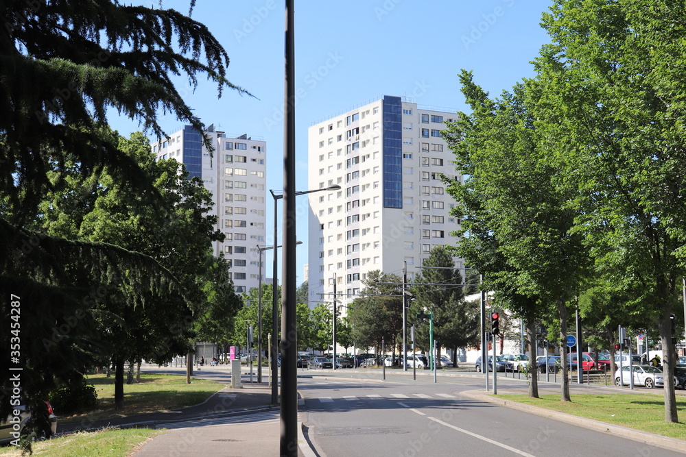 Tours du quartier Les Minguettes - Ville de Vénissieux - Département du Rhône - France - Quartier de HLM construit dans les années 1960